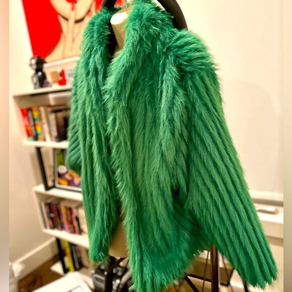 Lala Parker THE TWILA textured faux fur hooded jacket in Columbian Emerald - Picture 9 of 10